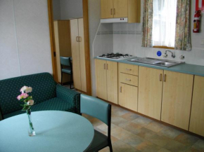 Prom Central Caravan Park  Фостер